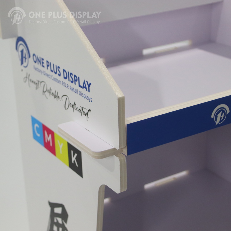 Seitenwand der Präsentation mit Herstellerhinweis und CMYK-Farbreferenzen