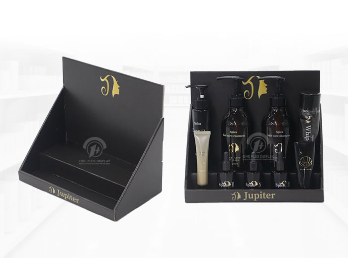 Précision dans la présentation : présentoir en carton personnalisé pour cosmétiques haut de gamme