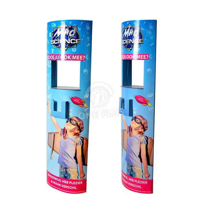 Display de Pilar de Cartão Promocional de Filme Personalizado | Premium 3D Curvo Convexo com Janela Interativa Cortada e Porta-Folhetos SKU-202605281626-CINEMA