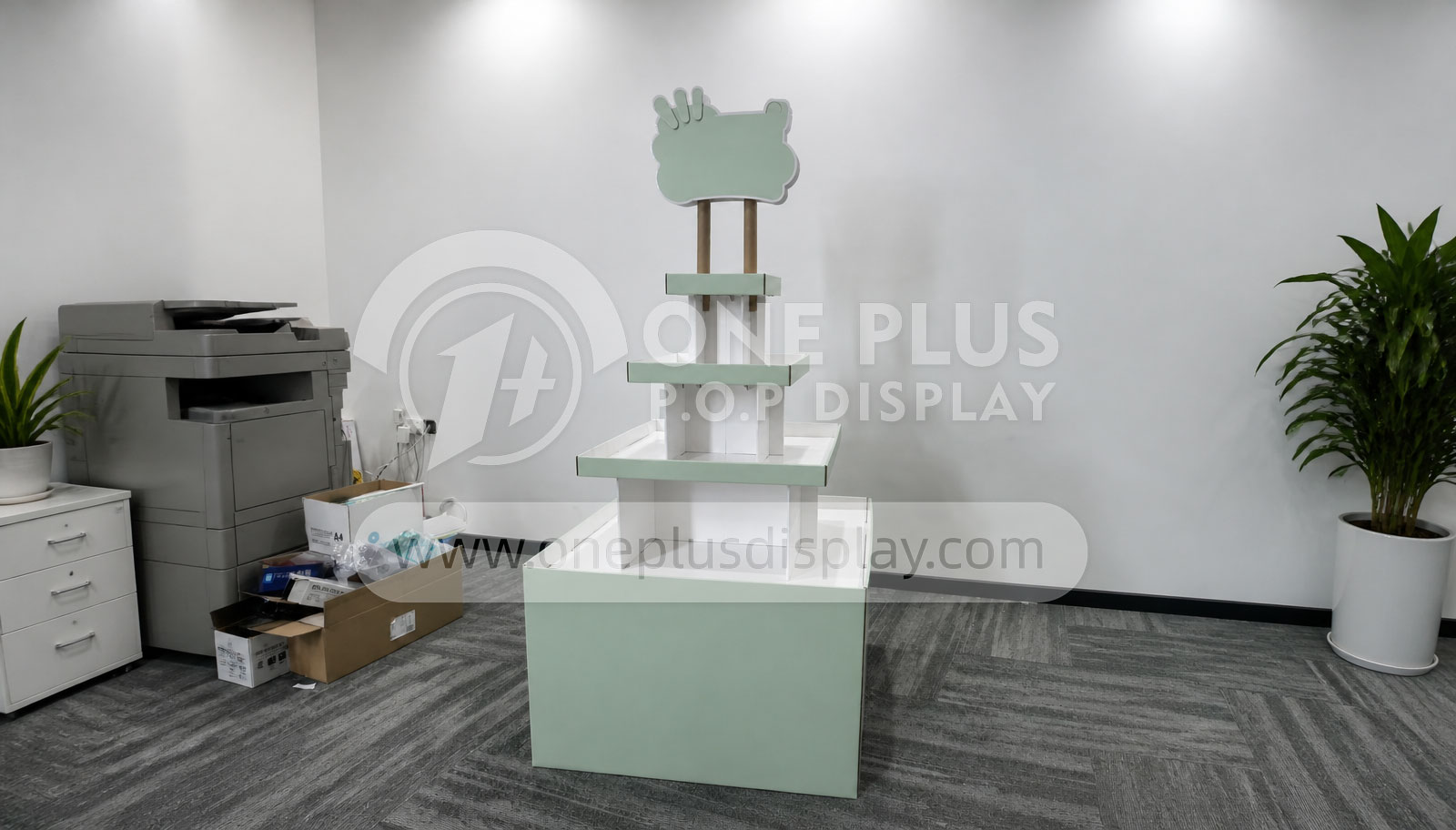 Custom Paper-Based Floor Display Case Study for a Cosmetics Brand: From Structural Optimization to Batch Delivery of 800 Units — One Plus Display